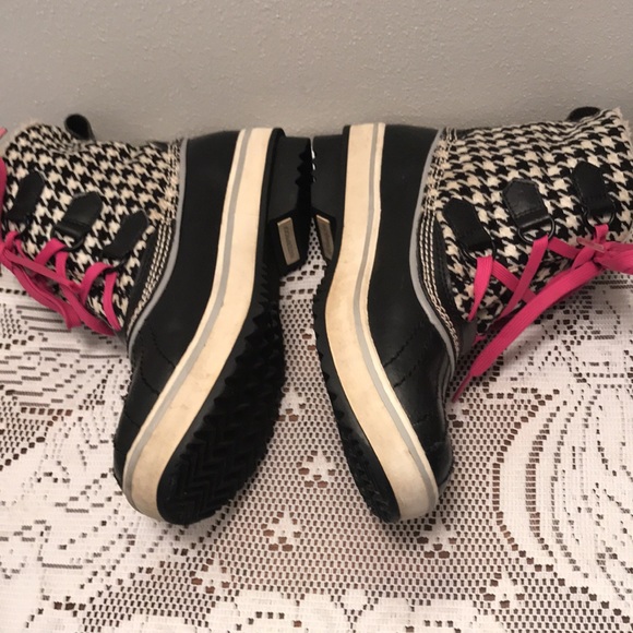 SOREL Sz 7 Women Black And White Winter Boots - Picture 2 of 9